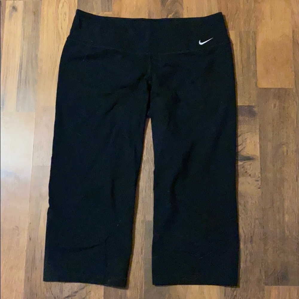Large Women’s Nike Crop Leggings